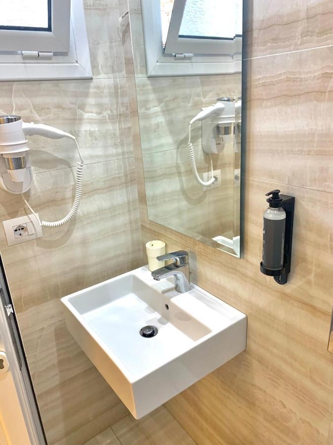Aulona Hotel 3*